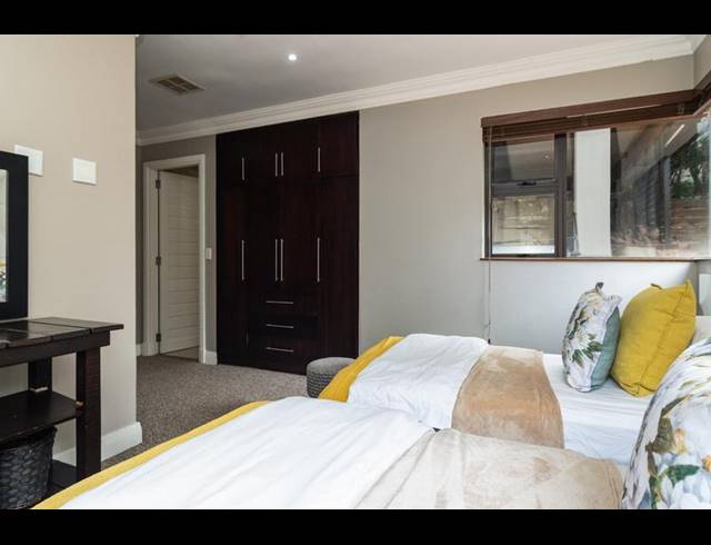 5 BEDROOM HOUSE FOR SALE IN ZIMBALI ESTATE